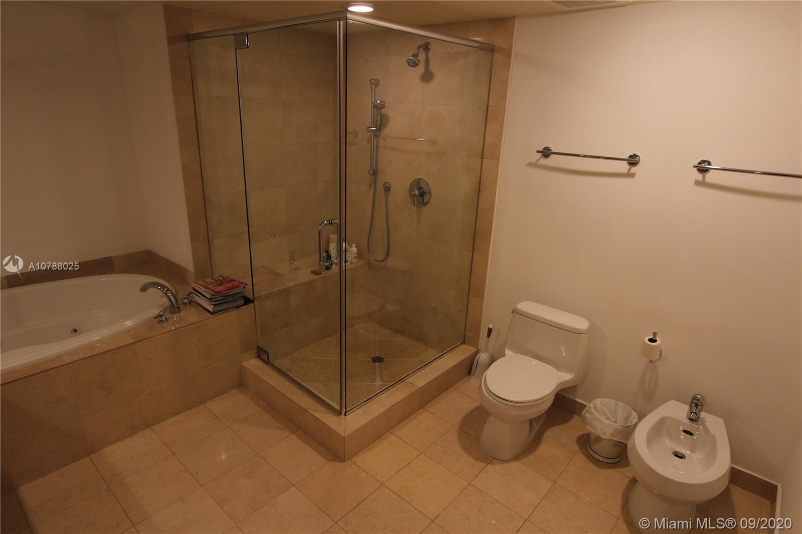 Ver detalles 3710 2 / 2 1782 sq. ft. $ 2020-02-12 0 foto