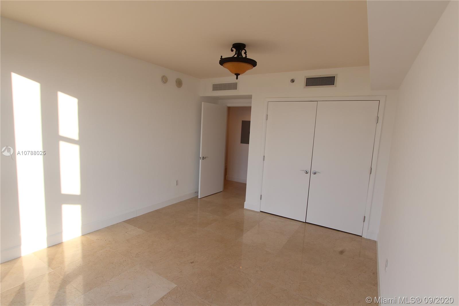 Ver detalles 3710 2 / 2 1782 sq. ft. $ 2020-02-12 0 foto