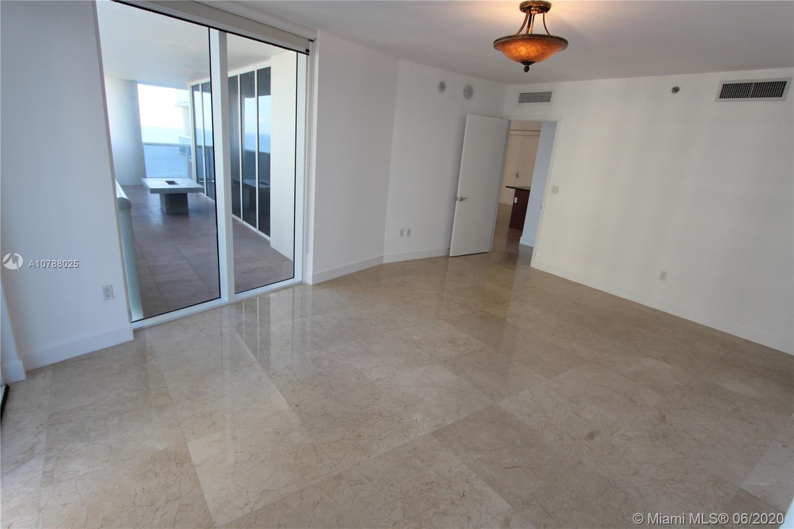 Ver detalles 3710 2 / 2 1782 sq. ft. $ 2020-02-12 0 foto