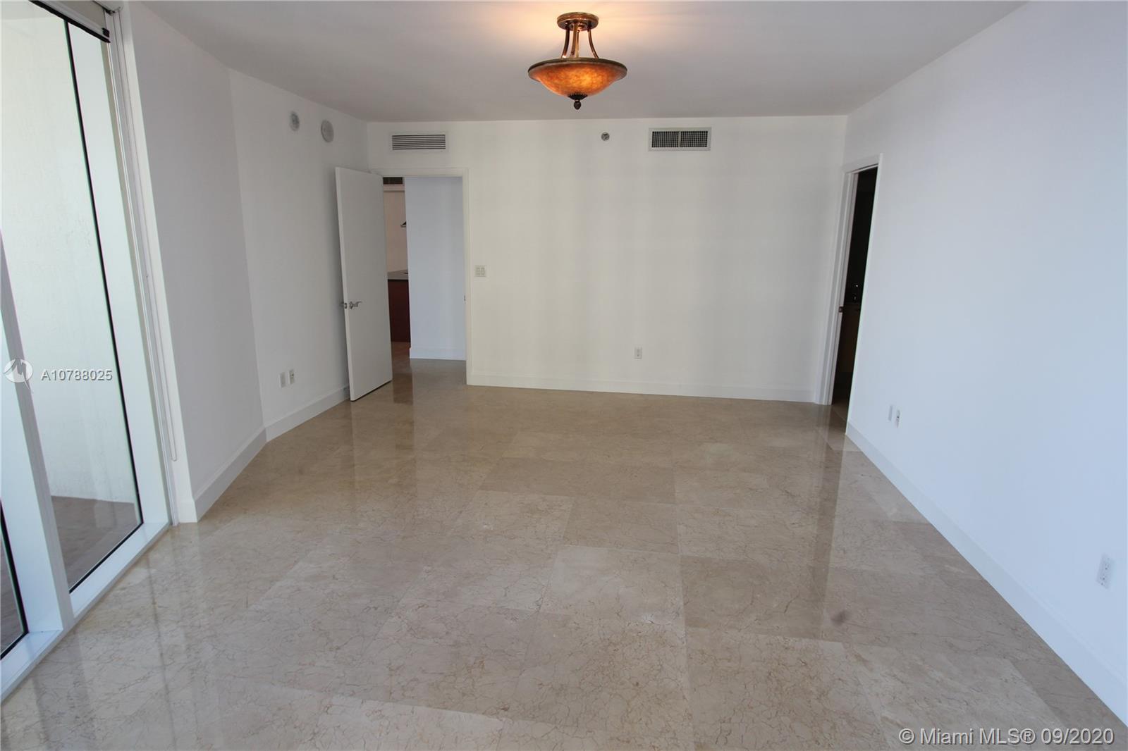 Ver detalles 3710 2 / 2 1782 sq. ft. $ 2020-02-12 0 foto