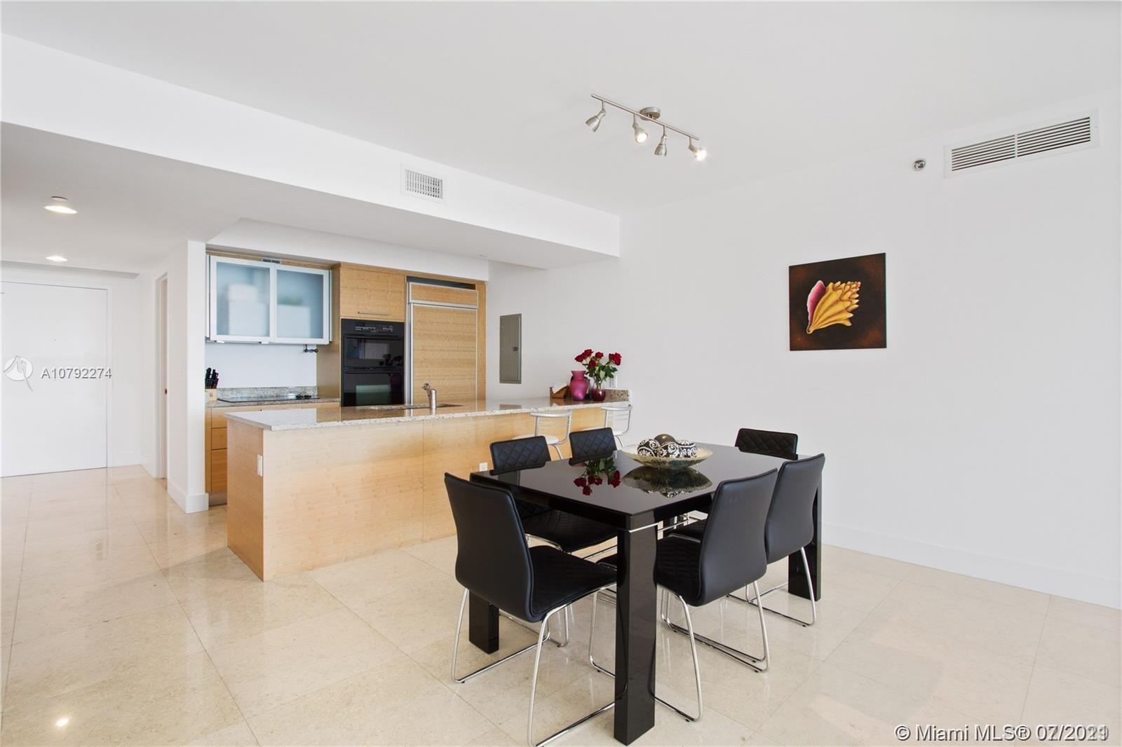 See details 4503 3 / 3 1733 sq. ft. $ 2020-05-21 0 Photo