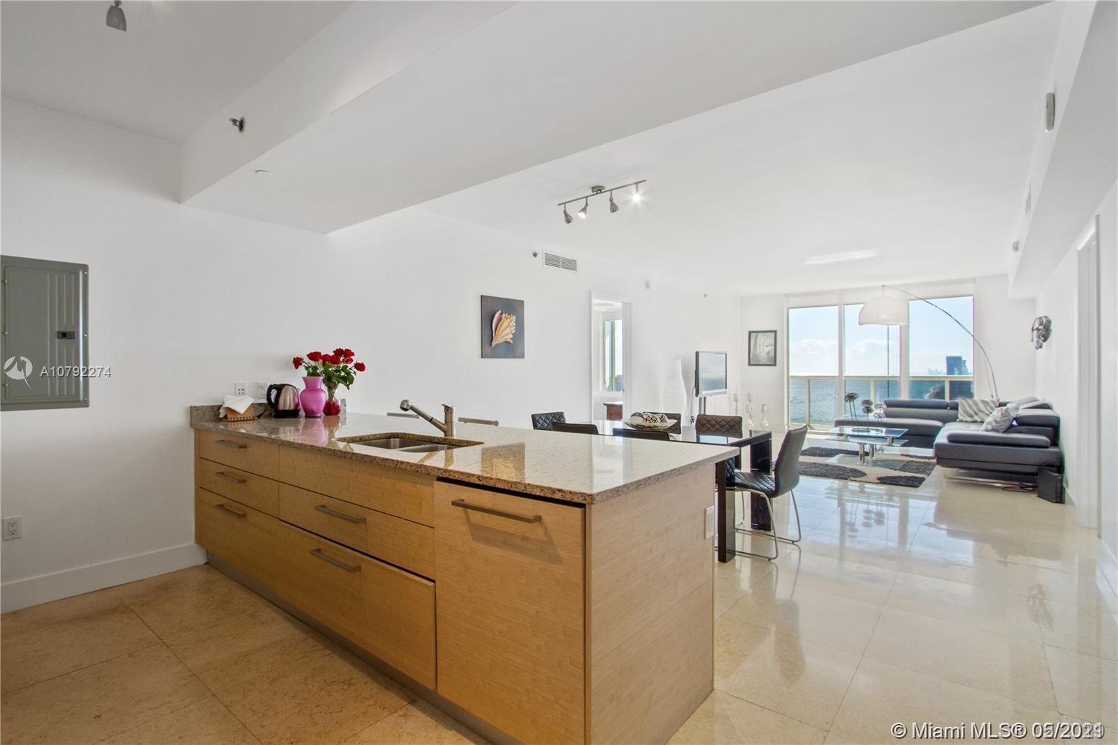 See details 4503 3 / 3 1733 sq. ft. $ 2020-05-21 0 Photo