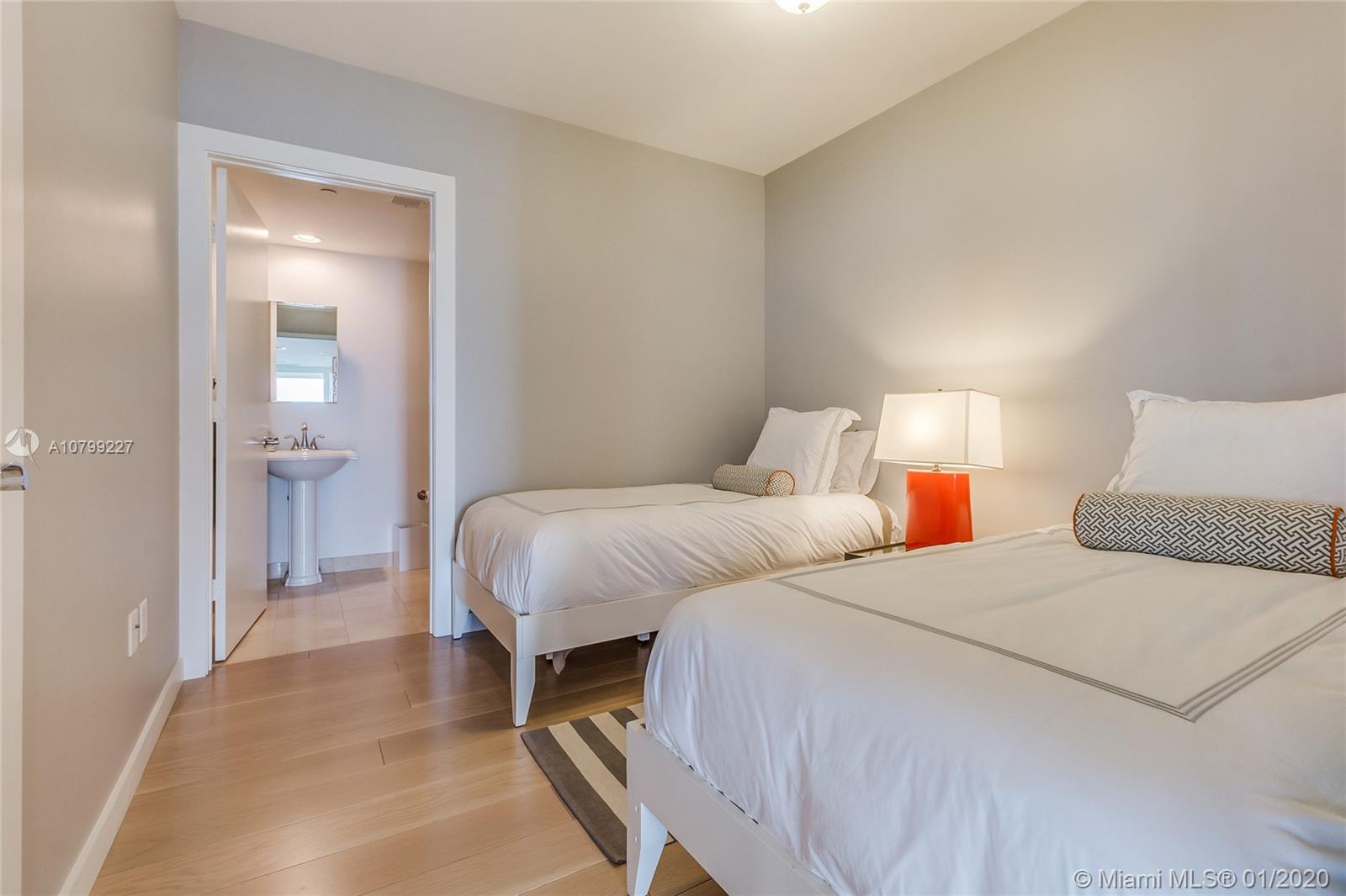 Ver detalles 2602 3 / 3 2065 sq. ft. $ 2020-01-13 0 foto