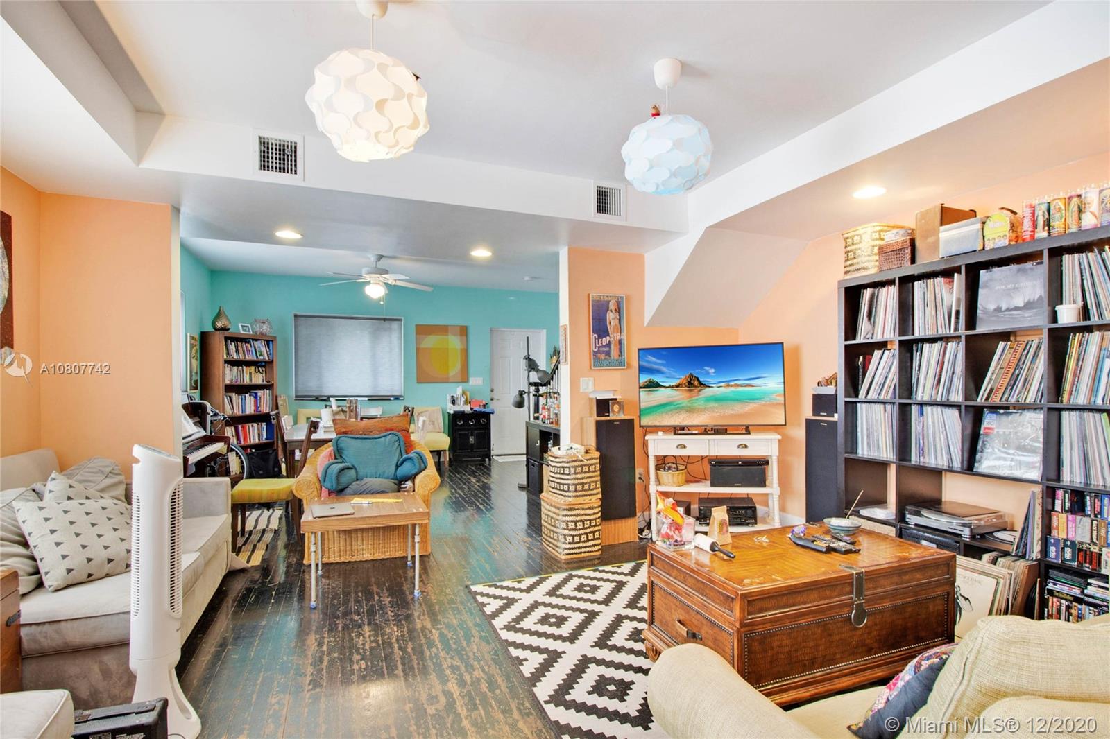 See details / 2016 sq. ft. $ 2020-09-09 0 Photo
