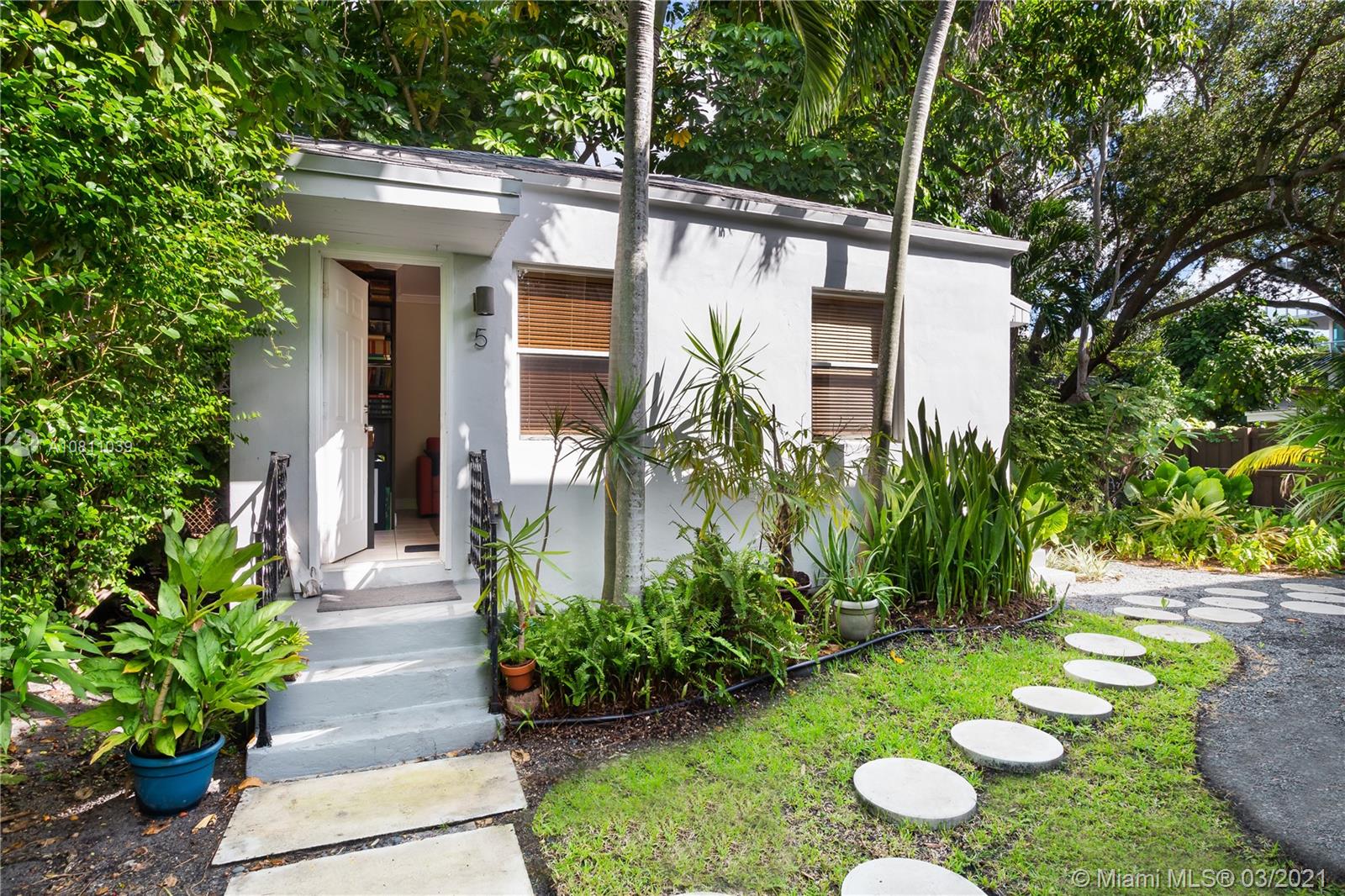 See details / 373 sq. ft. $ 2021-01-05 0 Photo