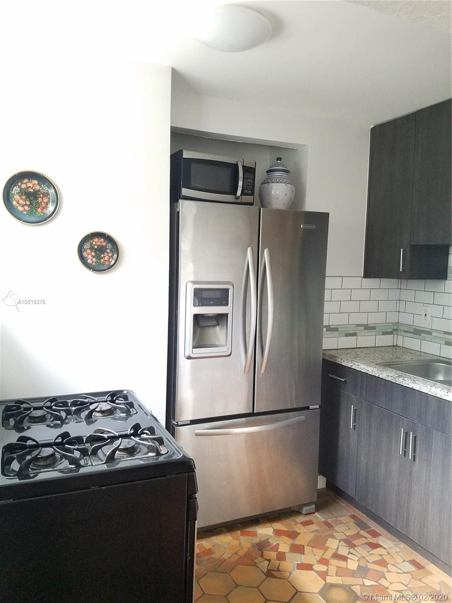 See details / 3303 sq. ft. $ 2020-02-14 0 Photo