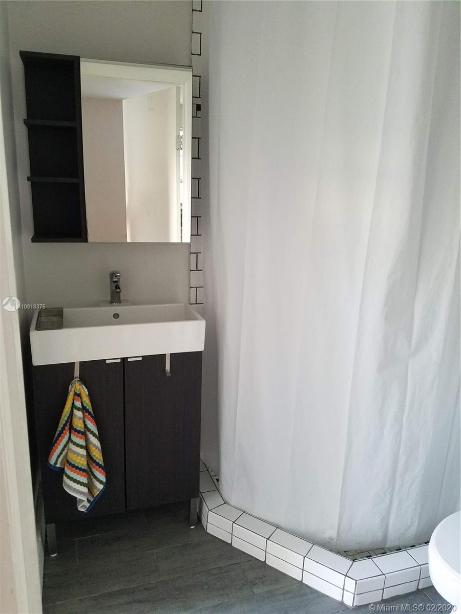 See details / 3303 sq. ft. $ 2020-02-14 0 Photo
