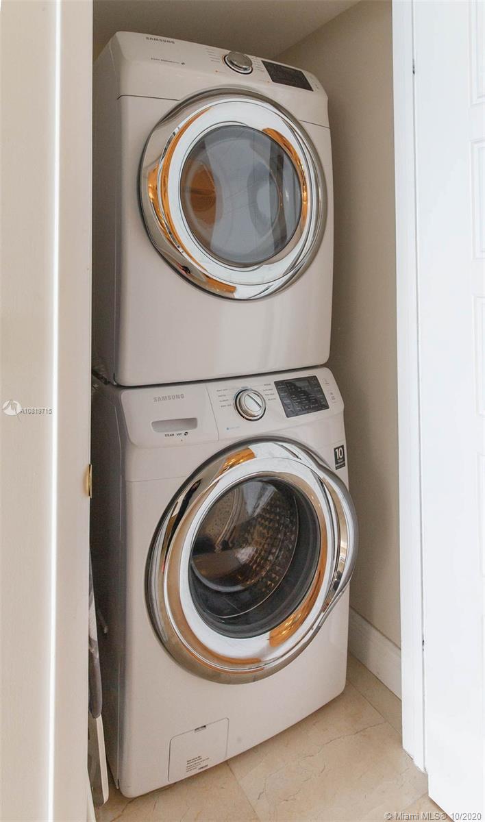 Ver detalles 3003 3 / 3 1733 sq. ft. $ 2020-10-19 0 foto