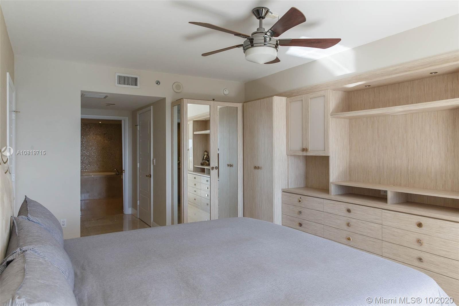 Ver detalles 3003 3 / 3 1733 sq. ft. $ 2020-10-19 0 foto