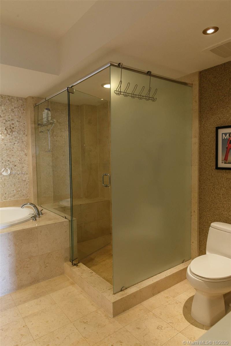 Ver detalles 3003 3 / 3 1733 sq. ft. $ 2020-10-19 0 foto