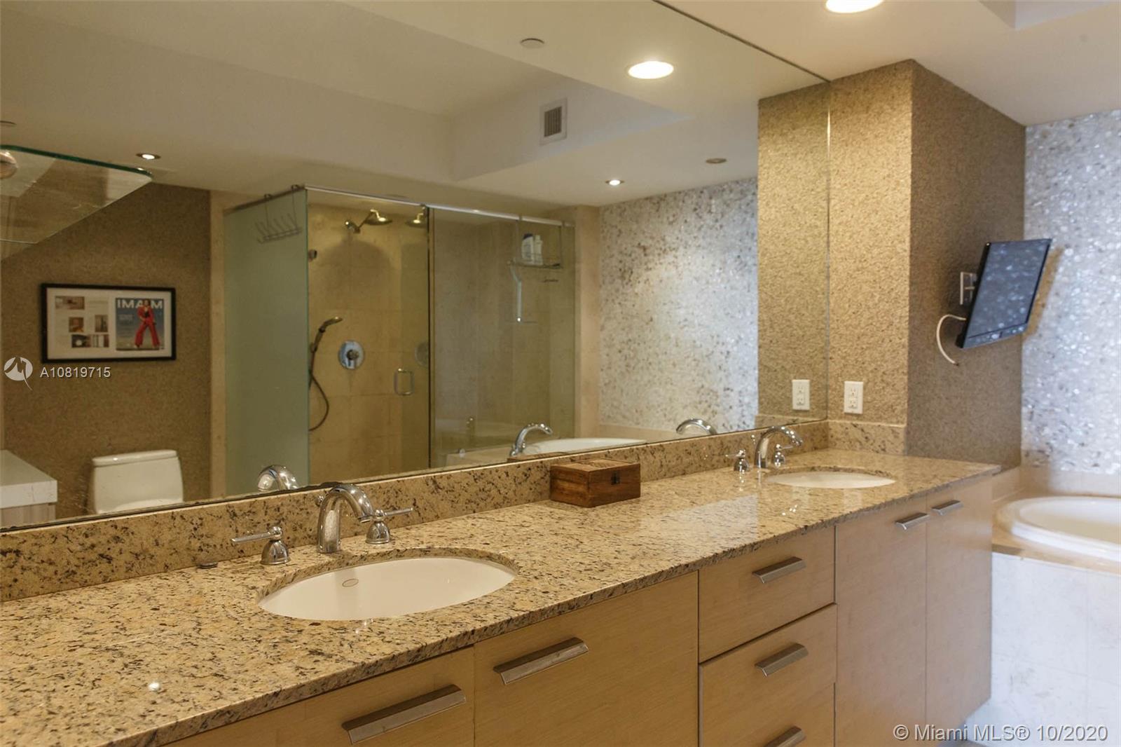 Ver detalles 3003 3 / 3 1733 sq. ft. $ 2020-10-19 0 foto