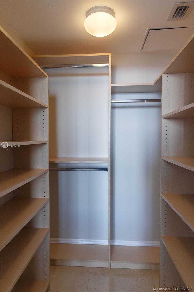 Ver detalles 3003 3 / 3 1733 sq. ft. $ 2020-10-19 0 foto