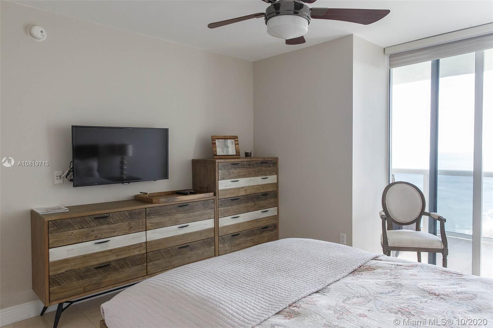 Ver detalles 3003 3 / 3 1733 sq. ft. $ 2020-10-19 0 foto