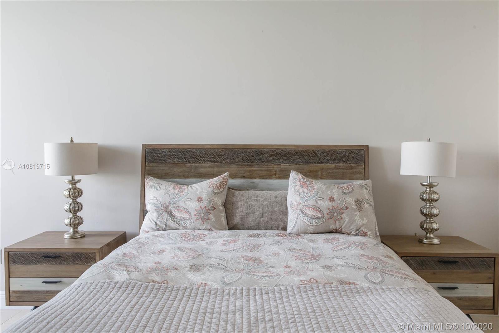 Ver detalles 3003 3 / 3 1733 sq. ft. $ 2020-10-19 0 foto