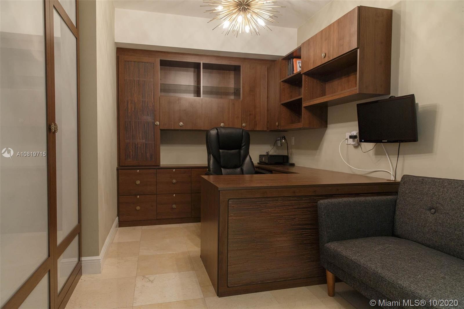 Ver detalles 3003 3 / 3 1733 sq. ft. $ 2020-10-19 0 foto