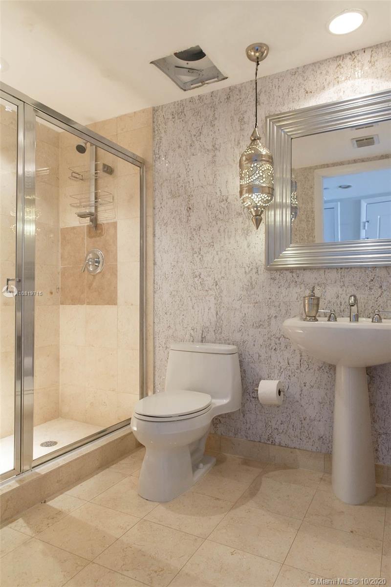 Ver detalles 3003 3 / 3 1733 sq. ft. $ 2020-10-19 0 foto