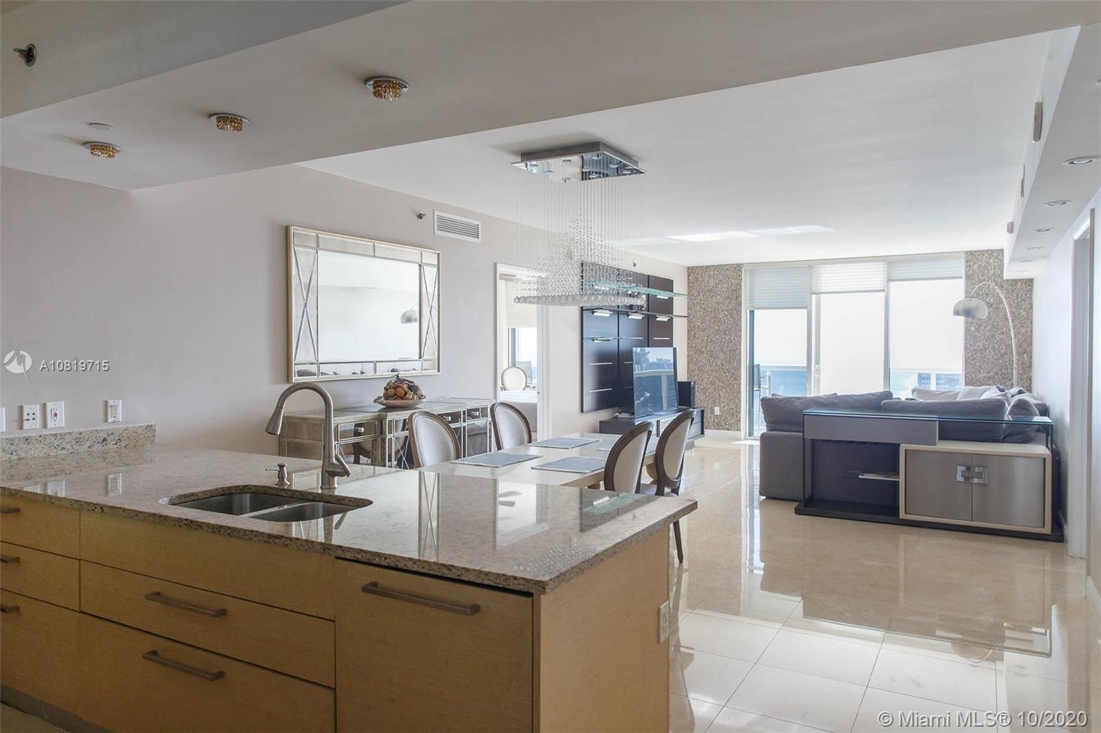 Ver detalles 3003 3 / 3 1733 sq. ft. $ 2020-10-19 0 foto