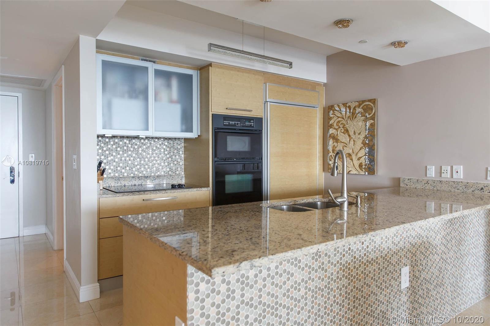 Ver detalles 3003 3 / 3 1733 sq. ft. $ 2020-10-19 0 foto