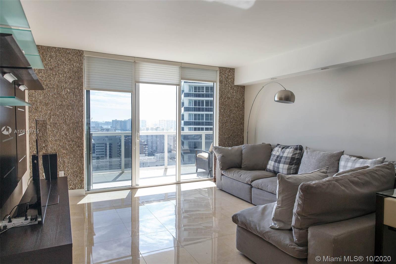 Ver detalles 3003 3 / 3 1733 sq. ft. $ 2020-10-19 0 foto