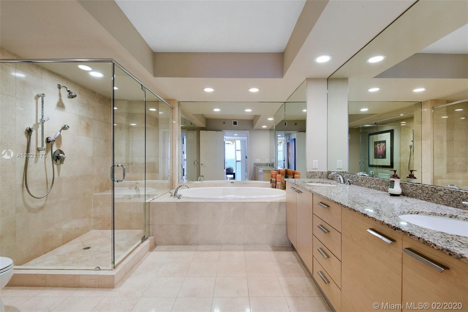 Ver detalles 3001 3 / 4 2078 sq. ft. $ 2020-06-16 0 foto