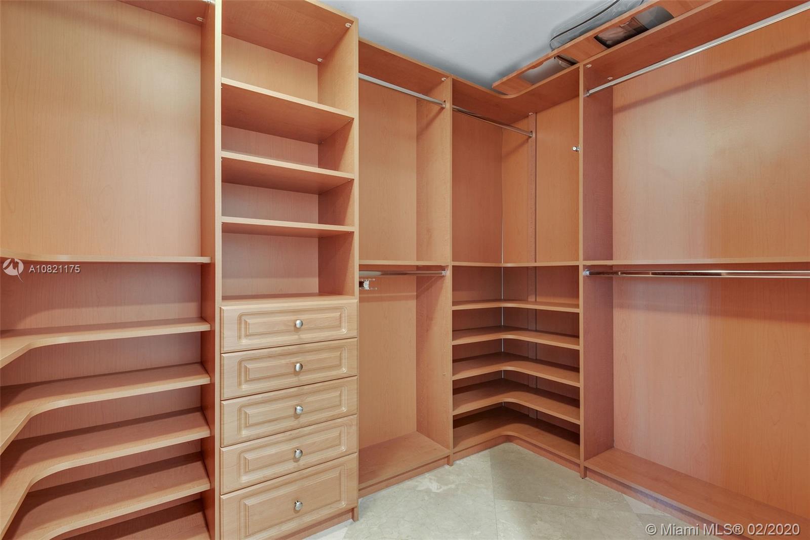 Ver detalles 3001 3 / 4 2078 sq. ft. $ 2020-06-16 0 foto