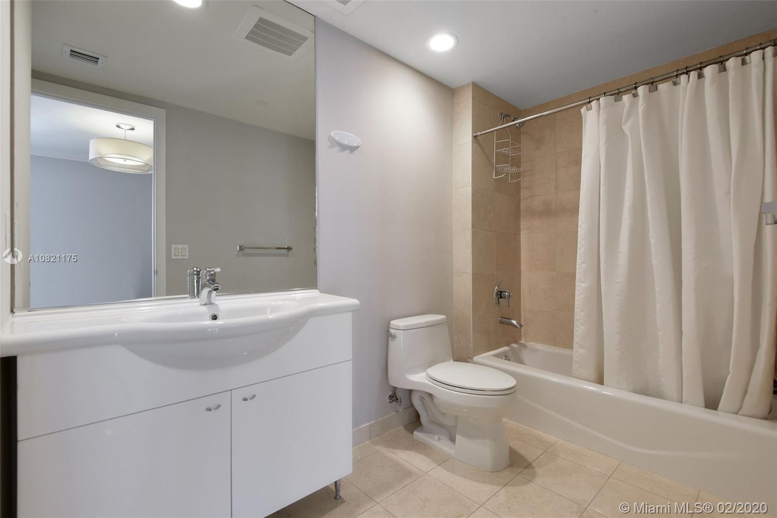 Ver detalles 3001 3 / 4 2078 sq. ft. $ 2020-06-16 0 foto