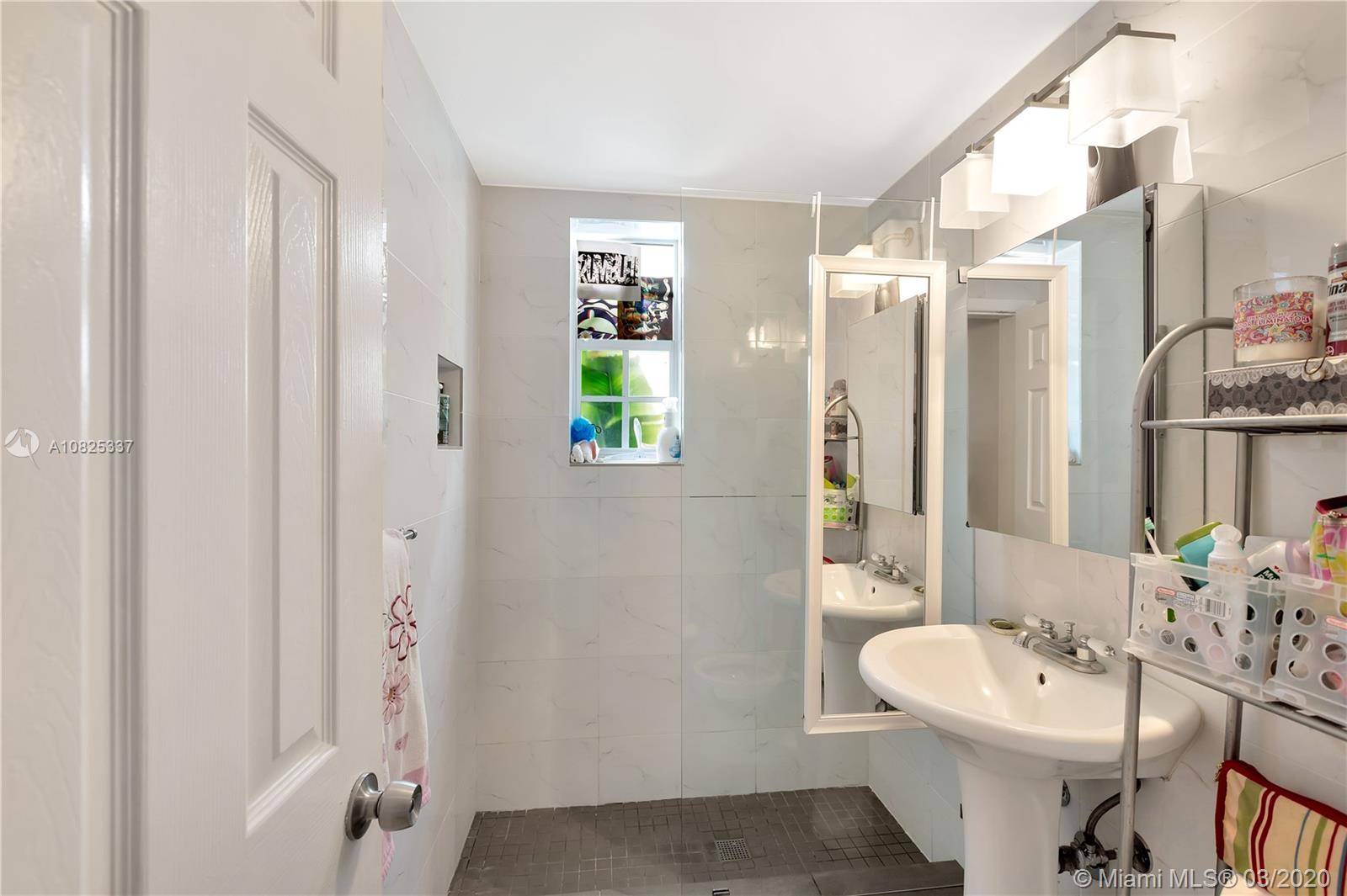 See details / 3873 sq. ft. $ 2021-02-16 0 Photo