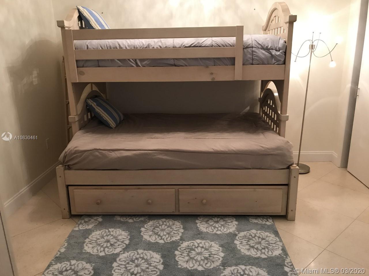 See details 4304 3 / 3 1675 sq. ft. $ 2020-03-18 0 Photo