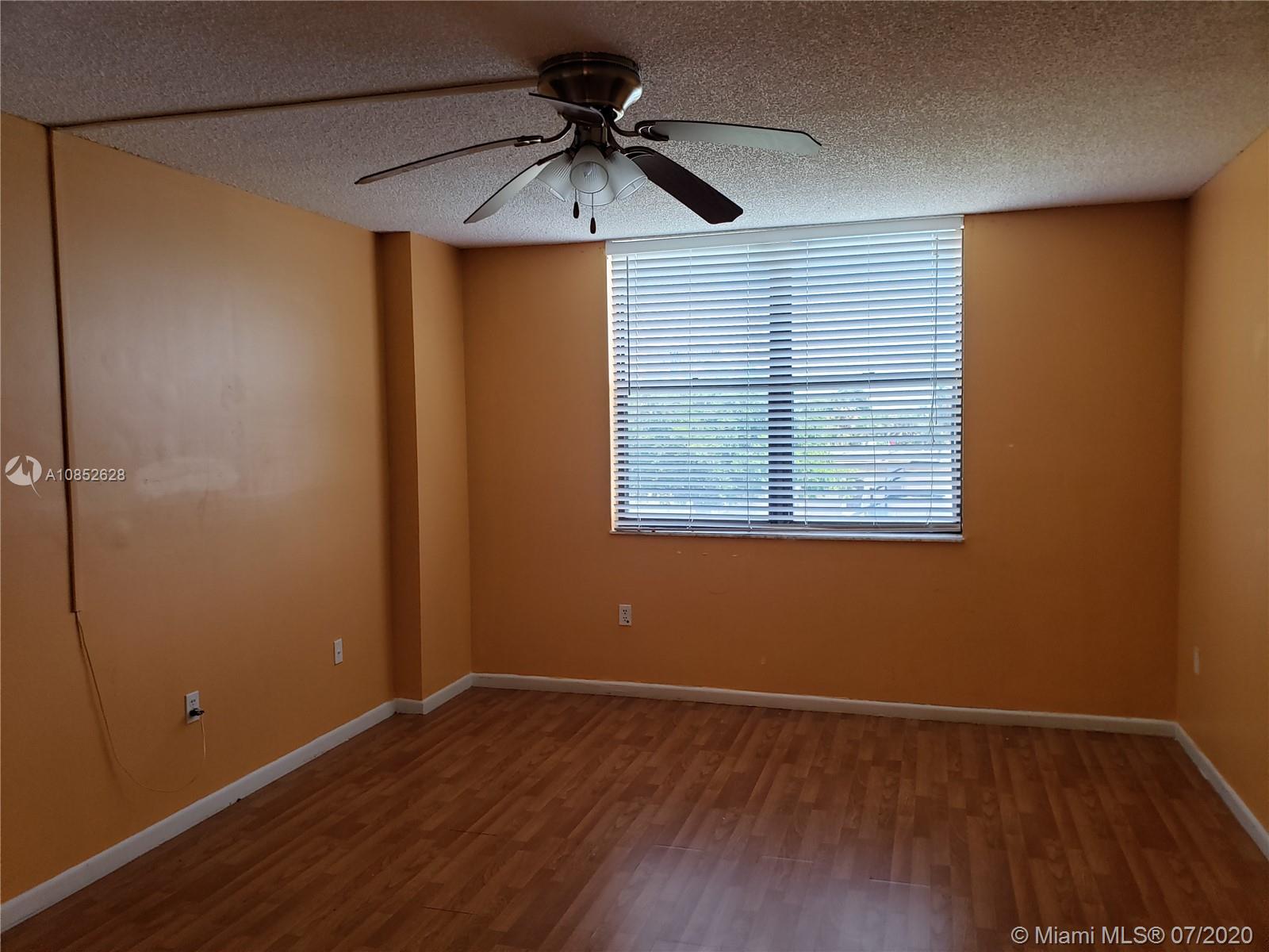 919 Hillcrest Dr 306,High Rise, Condominium, Condo/CoOp/Annual, Condo