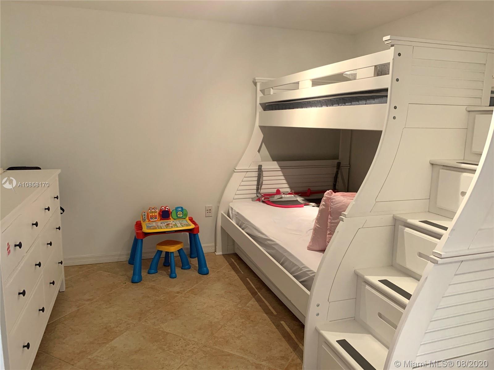 See details 907 3 / 3 1571 sq. ft. $ 2020-08-31 0 Photo