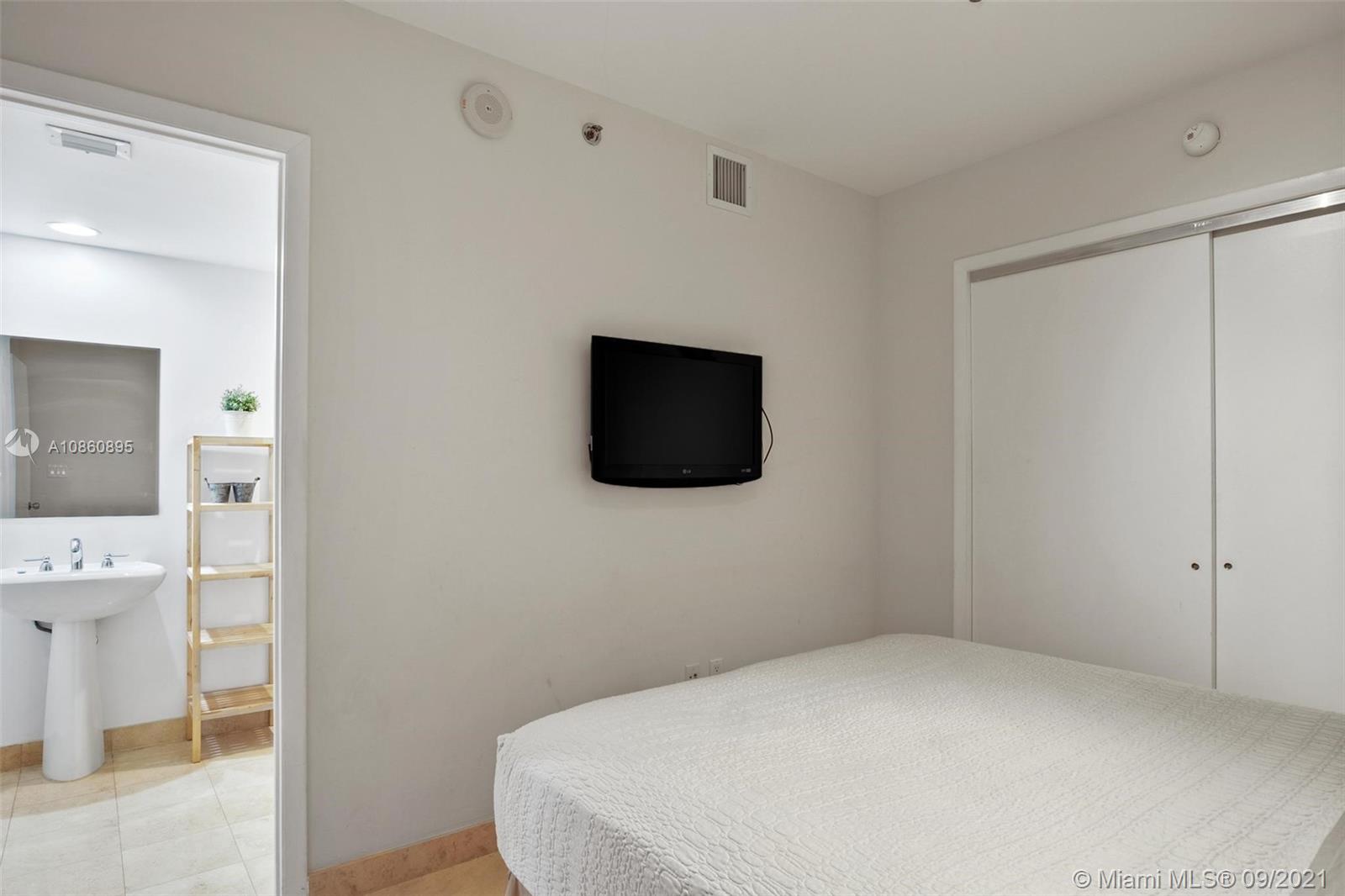 Ver detalles 2110 2 / 2 1337 sq. ft. $ 2020-09-25 0 foto
