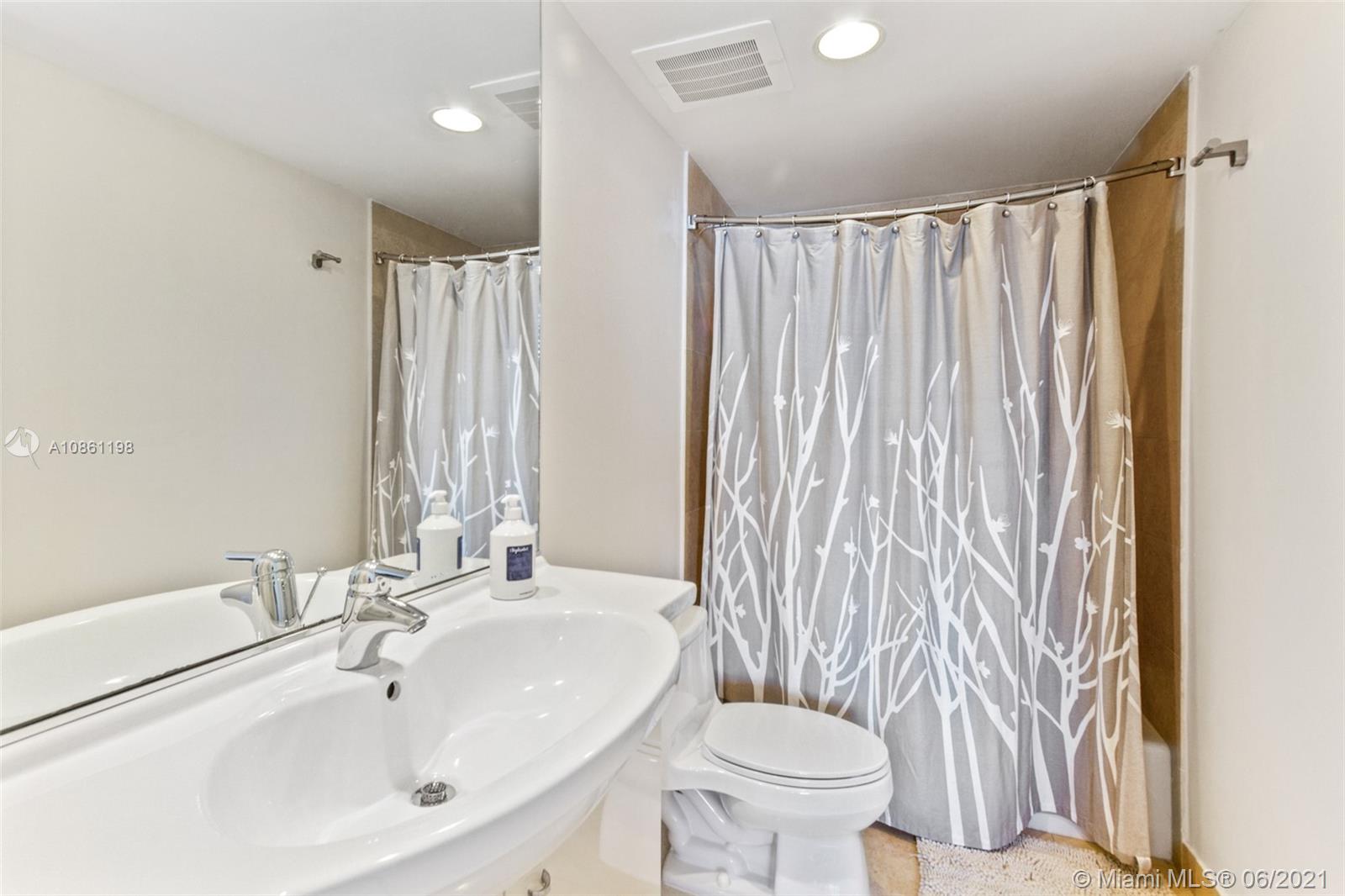 See details 1904 3 / 3 1675 sq. ft. $ 2020-05-18 0 Photo