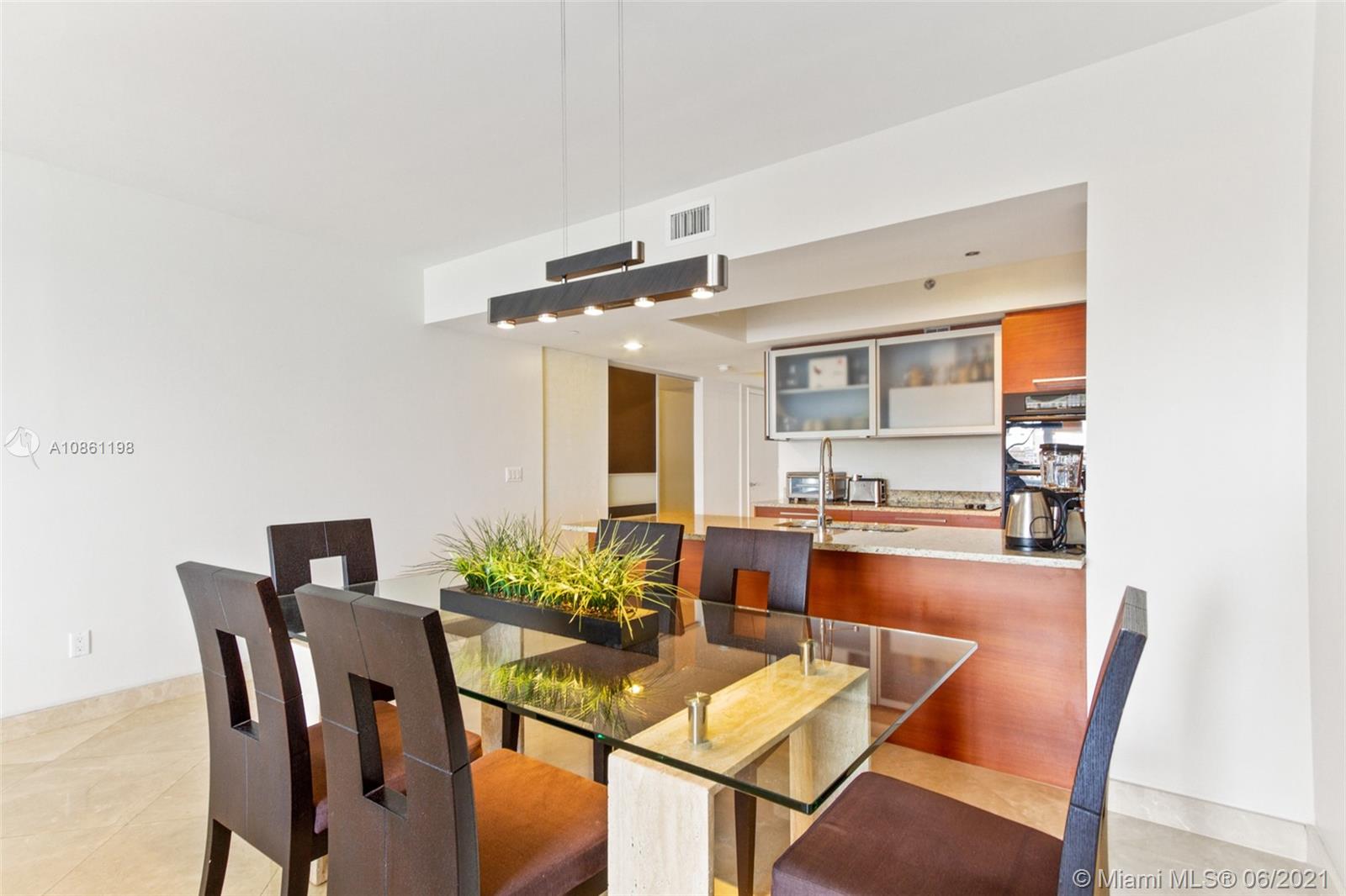 See details 1904 3 / 3 1675 sq. ft. $ 2020-05-18 0 Photo