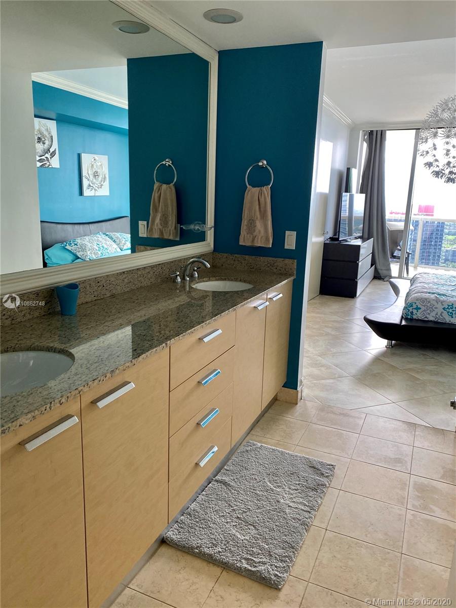 Ver detalles 3809 2 / 1 1086 sq. ft. $ 2020-09-15 0 foto