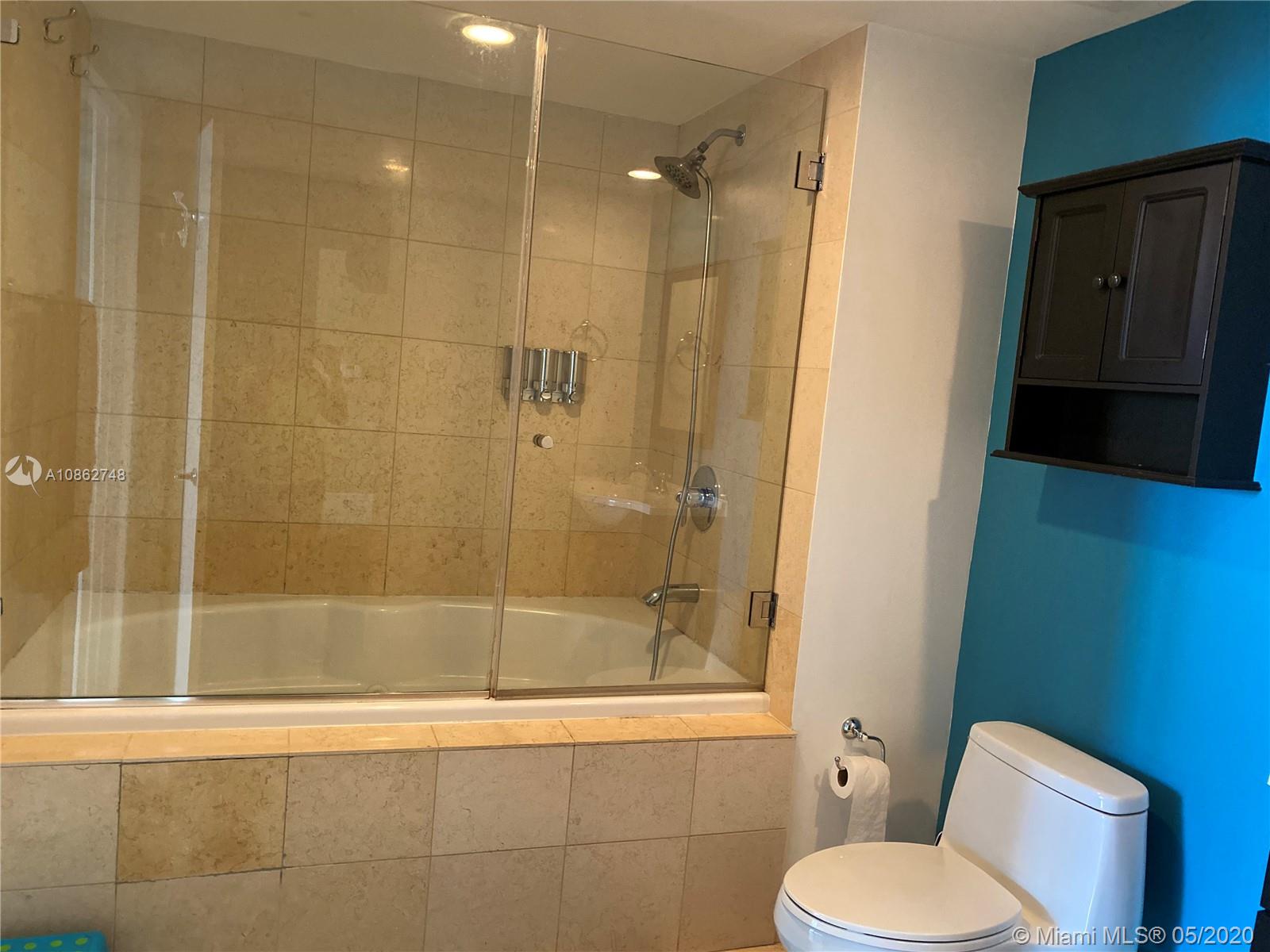 Ver detalles 3809 2 / 1 1086 sq. ft. $ 2020-09-15 0 foto