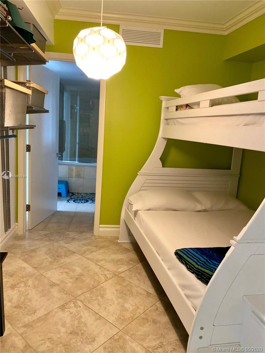 Ver detalles 3809 2 / 1 1086 sq. ft. $ 2020-09-15 0 foto