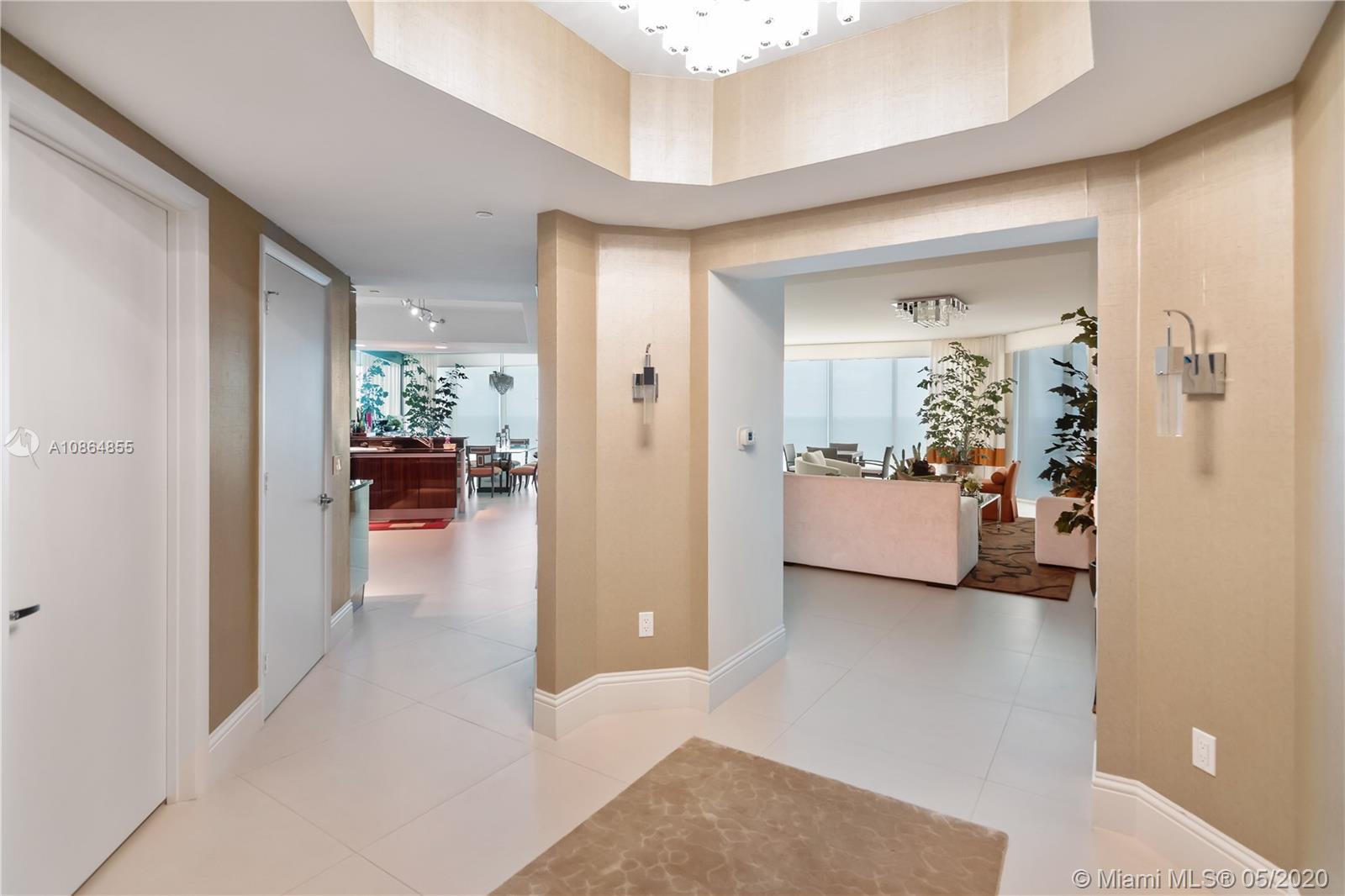 Photo of 2711 Ocean Dr #2205, Hollywood, Florida, 33019 - FOYER