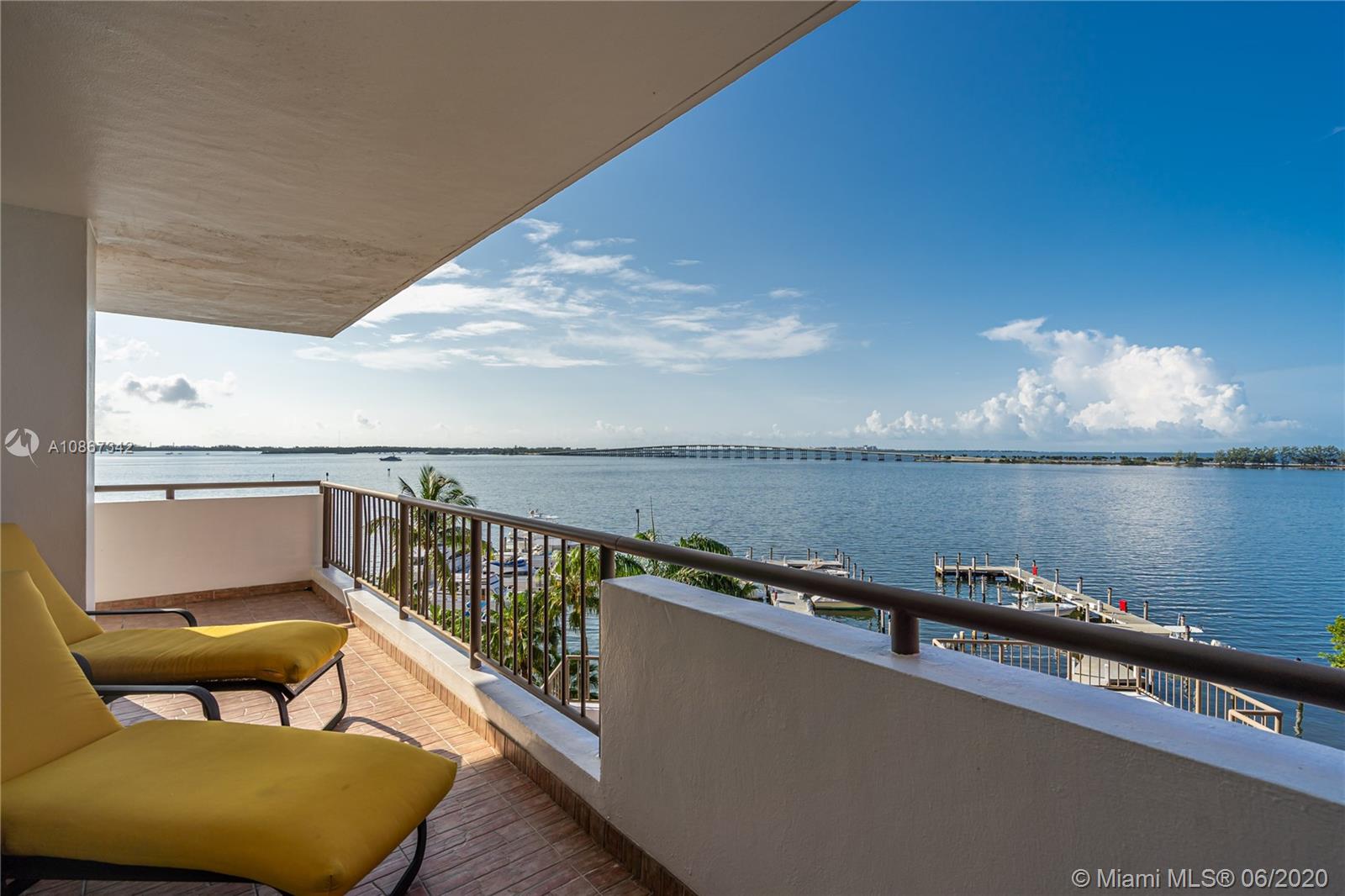 Ver detalles 201 3 / 5 3060 sq. ft. $ 2020-06-04 0 foto