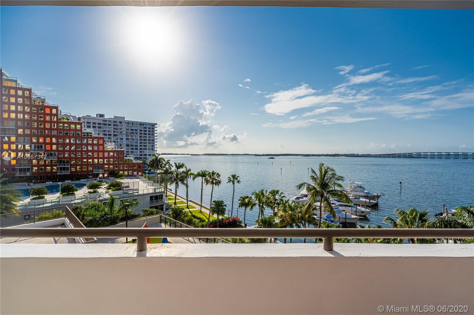 Ver detalles 201 3 / 5 3060 sq. ft. $ 2020-06-04 0 foto