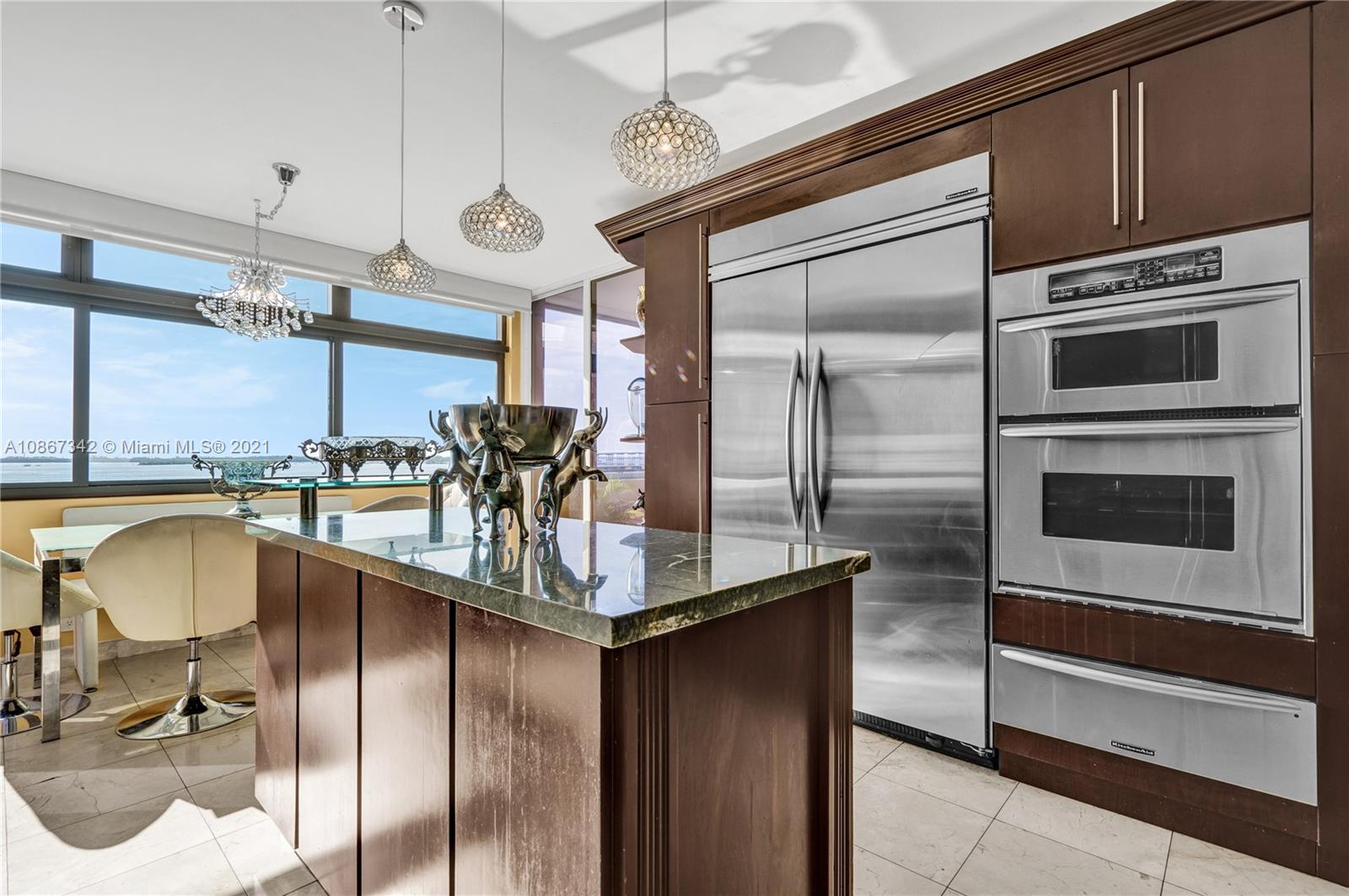 Ver detalles 201 3 / 5 3060 sq. ft. $ 2020-06-04 0 foto