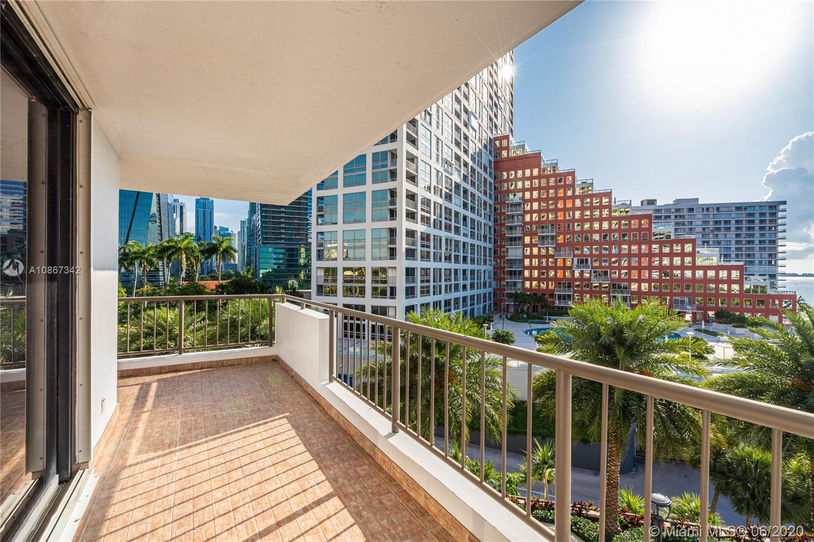 Ver detalles 201 3 / 5 3060 sq. ft. $ 2020-06-04 0 foto