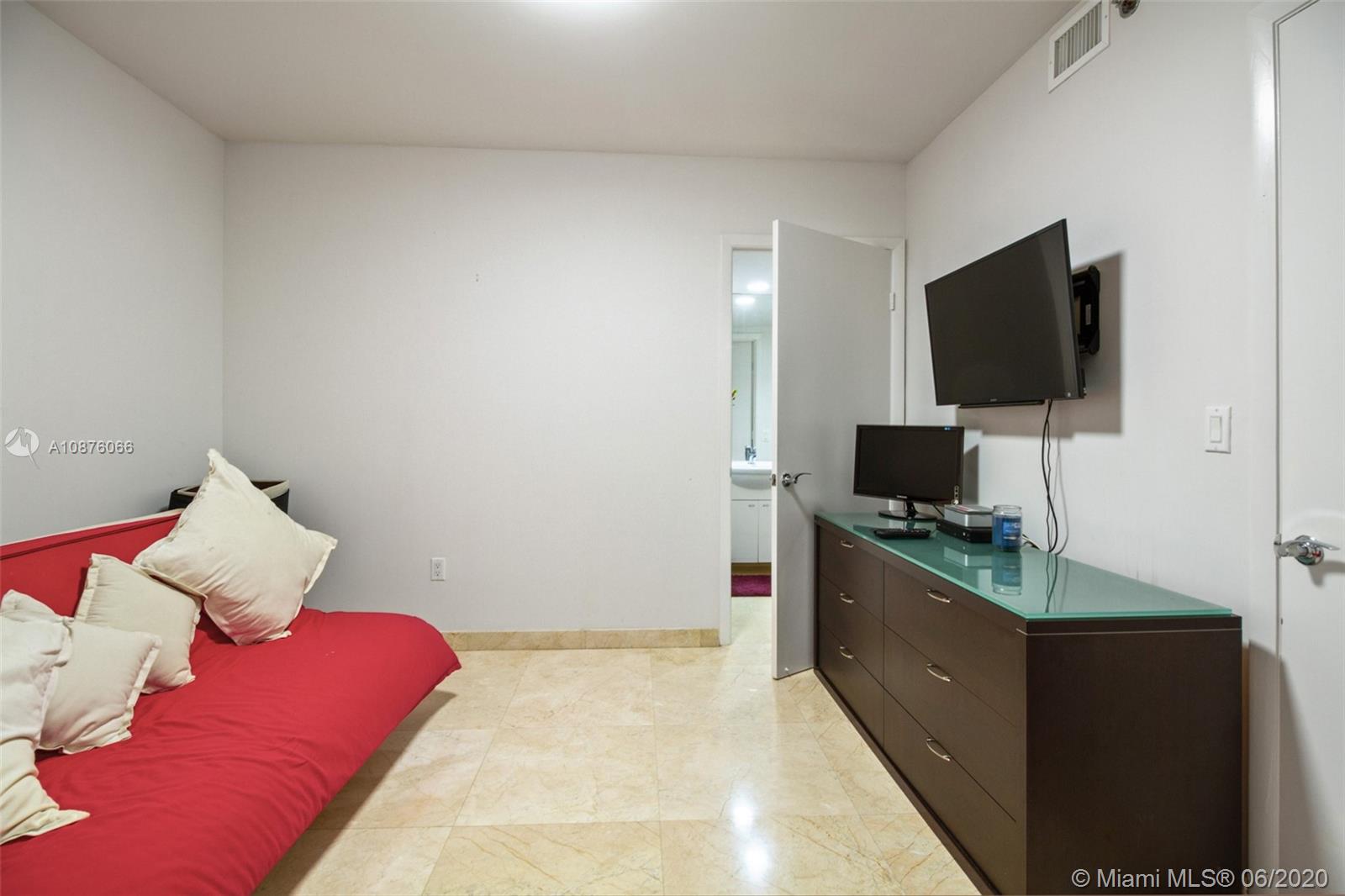 See details 1004 3 / 4 2078 sq. ft. $ 2020-08-04 0 Photo