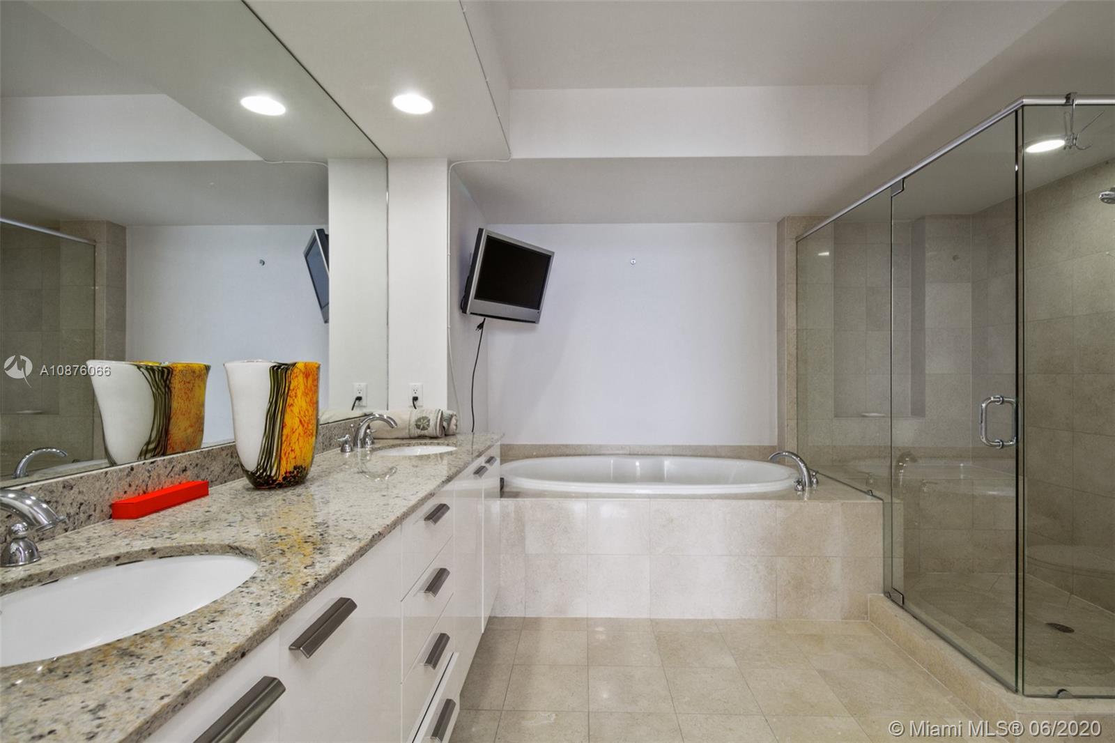 See details 1004 3 / 4 2078 sq. ft. $ 2020-08-04 0 Photo
