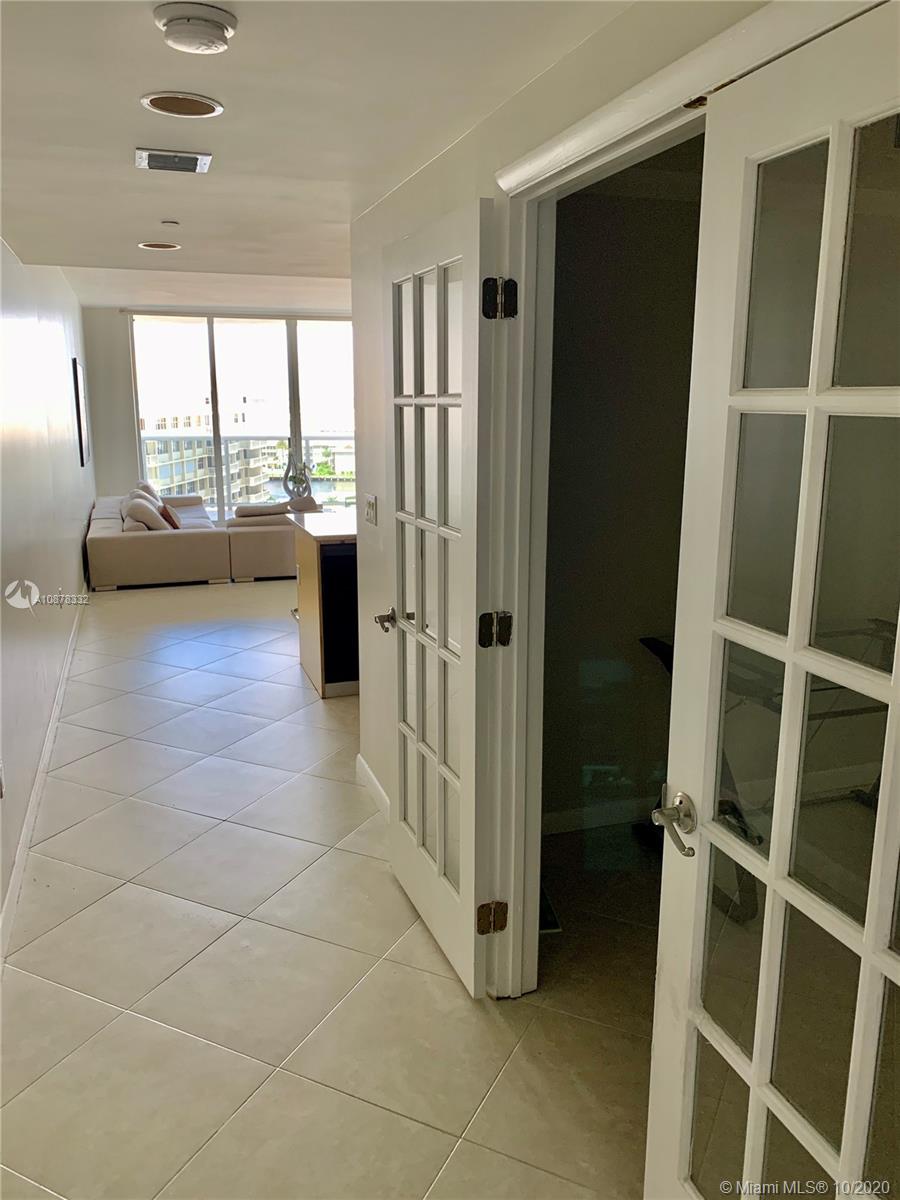 See details 1009 2 / 1 1086 sq. ft. $ 2020-09-03 0 Photo