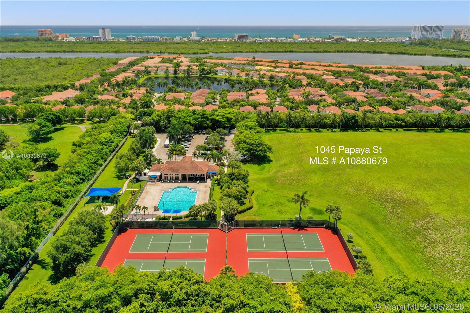 1045 Papaya St West Lake Village Hollywood, Miami