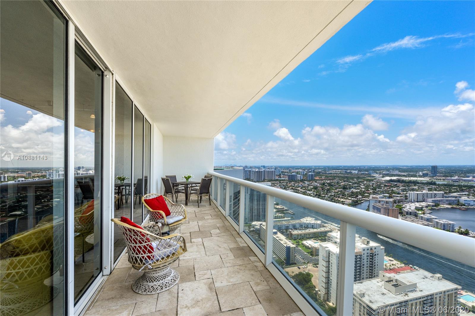 See details 4808 2 / 2 1458 sq. ft. $ 2020-08-31 0 Photo
