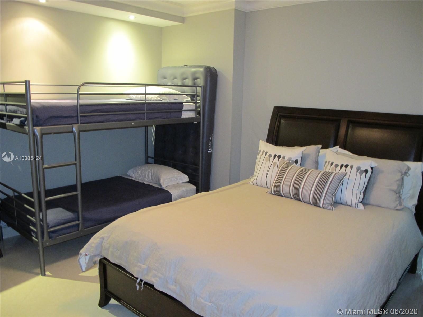 See details 1501 3 / 4 2078 sq. ft. $ 2020-09-08 0 Photo