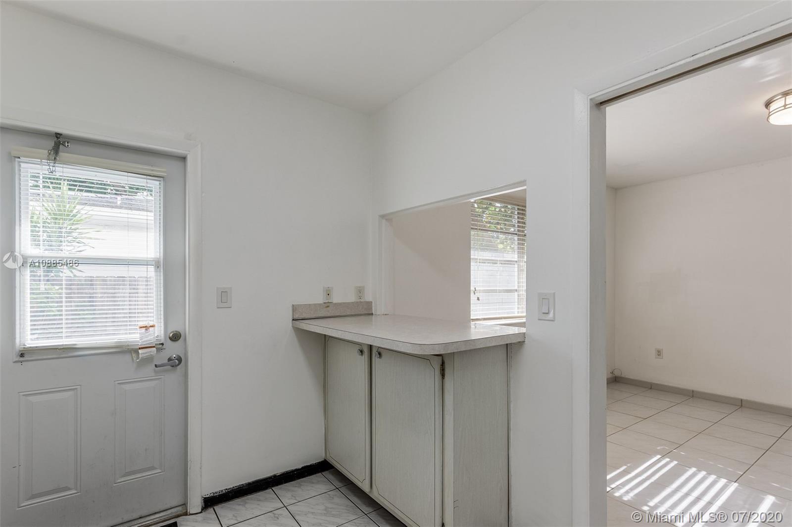 See details / 4789 sq. ft. $ 2020-12-01 0 Photo