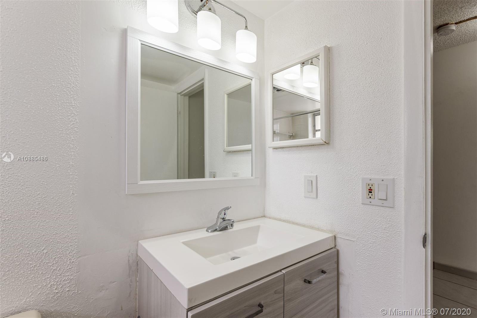 See details / 4789 sq. ft. $ 2020-12-01 0 Photo