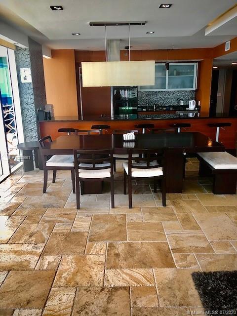 See details 1001 3 / 3 2065 sq. ft. $ 2020-07-01 0 Photo